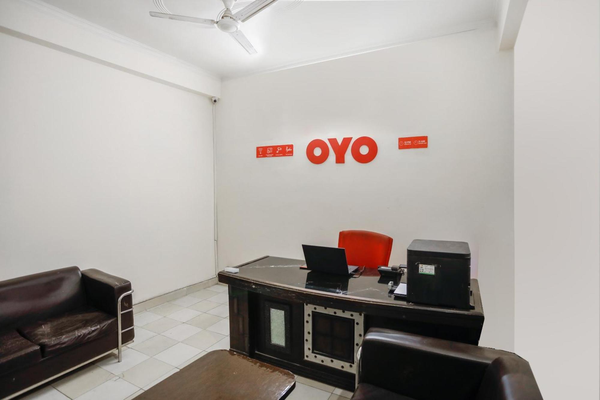 Oyo 71053 Av公寓 诺伊达 外观 照片