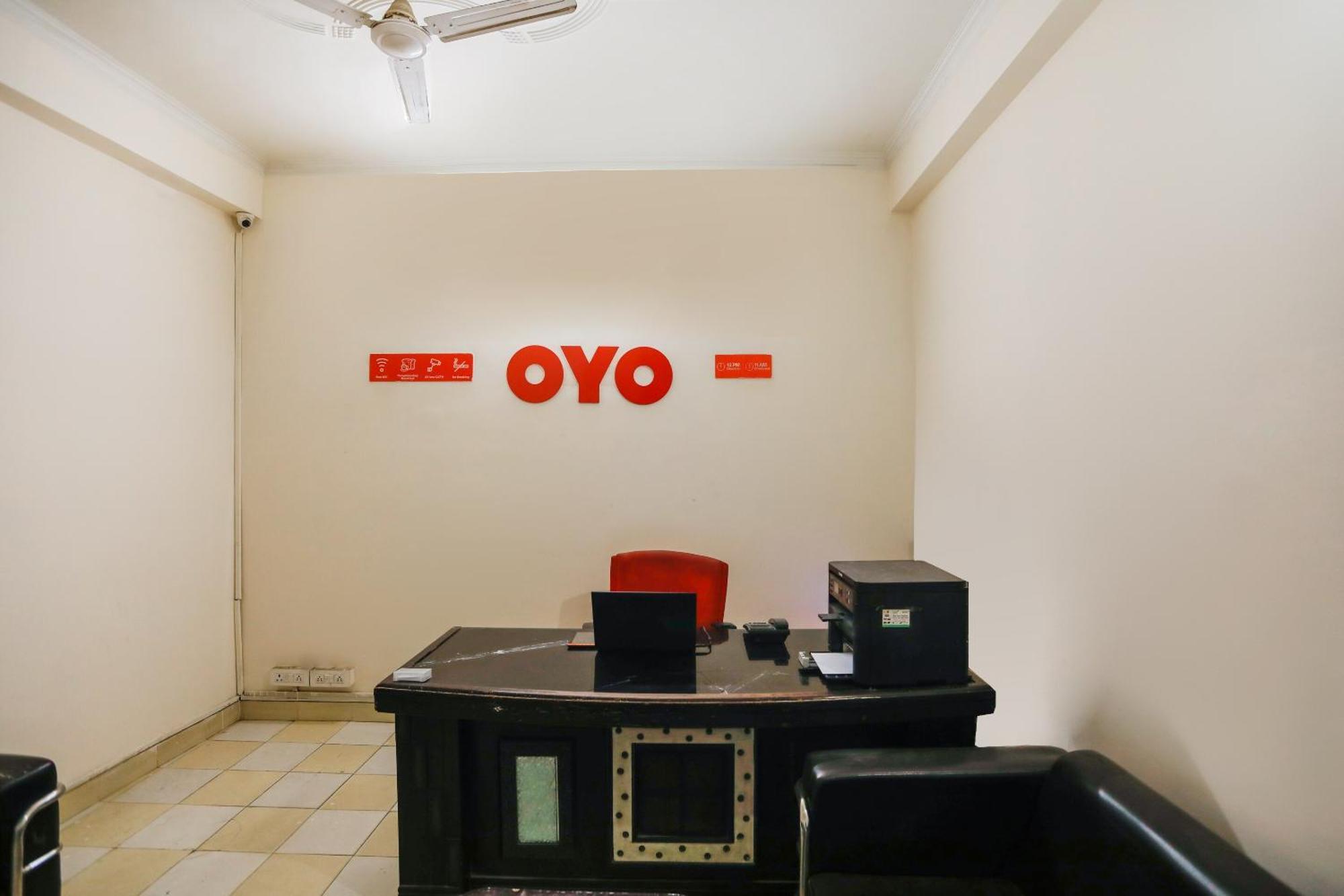 Oyo 71053 Av公寓 诺伊达 外观 照片